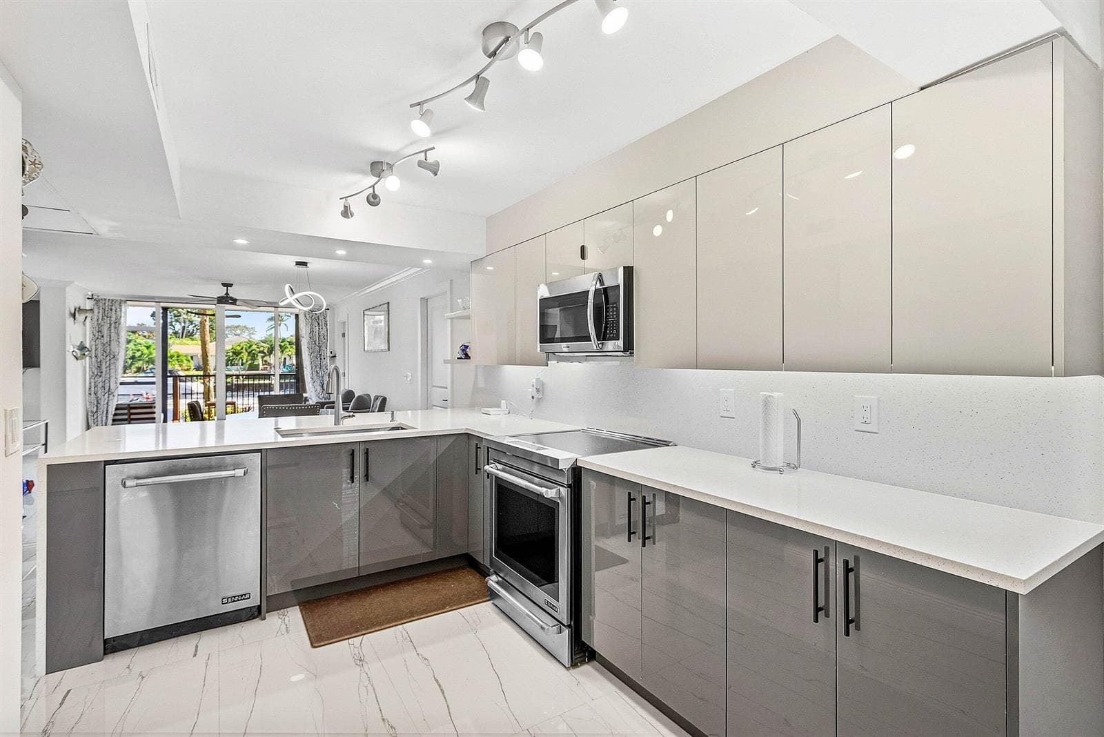 18 Royal Palm Way Way #109 3
