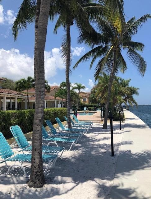 1140 Lake Shore Drive #206 3