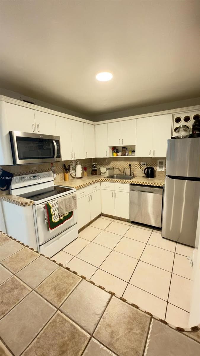 5555 Collins Ave 16W photo 5
