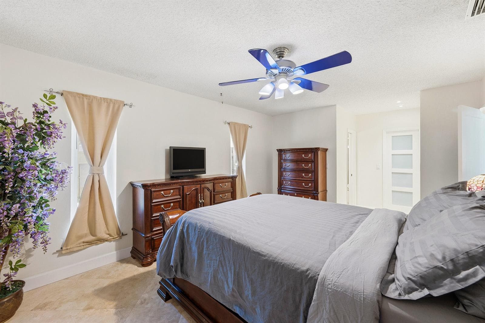 390 SE 12th Avenue 4