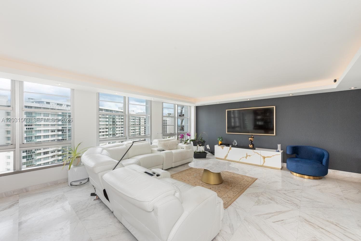 5660 Collins Ave #14C 5