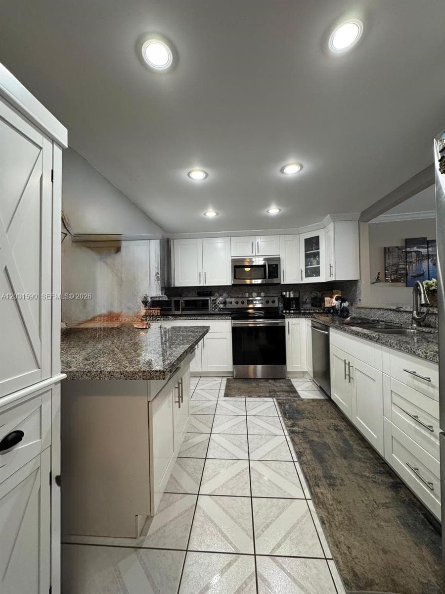 3800 S Ocean Dr 1816 (AVAILABLE NOW) photo 3