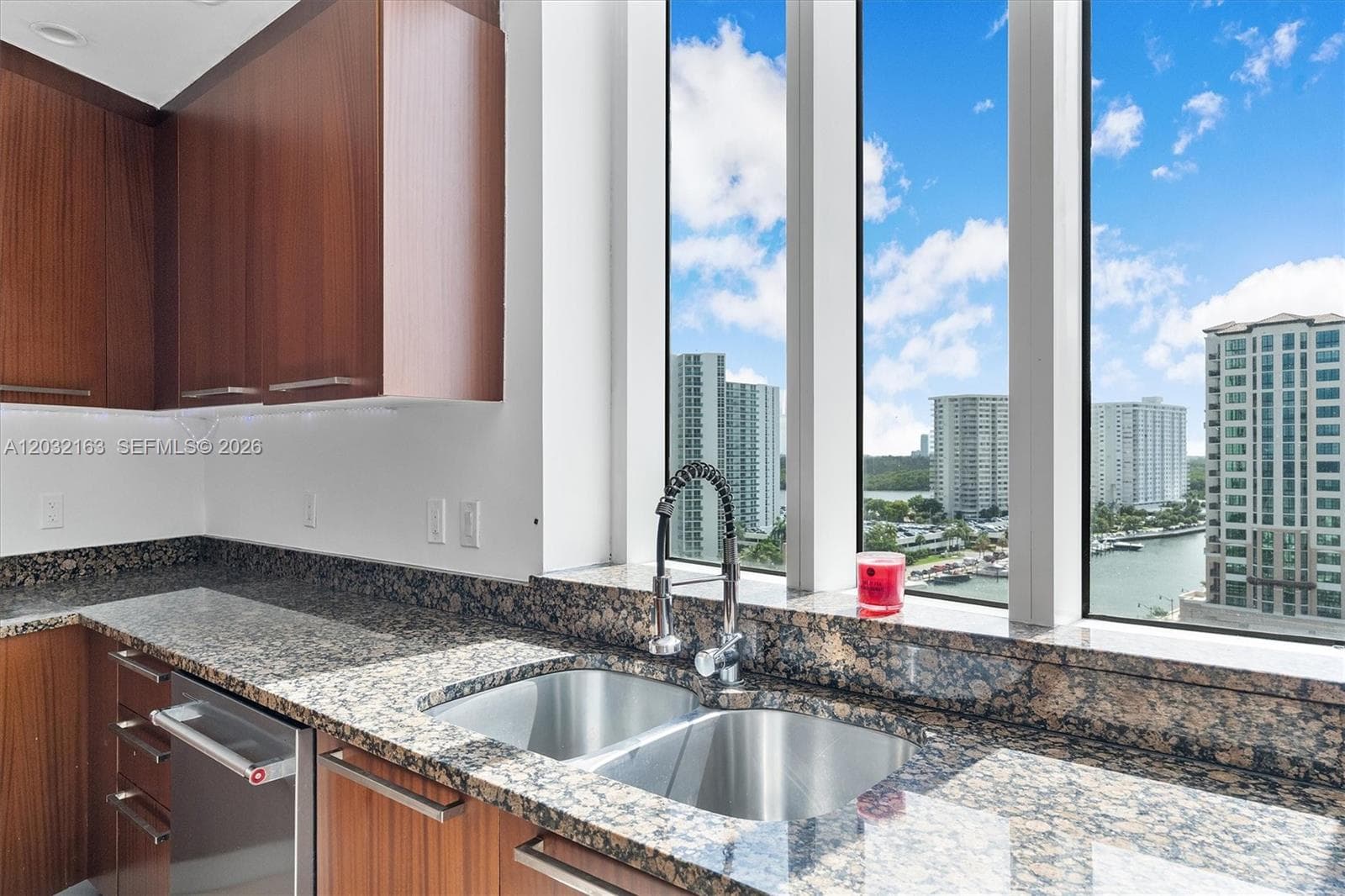 15901 Collins Ave 904 photo 23