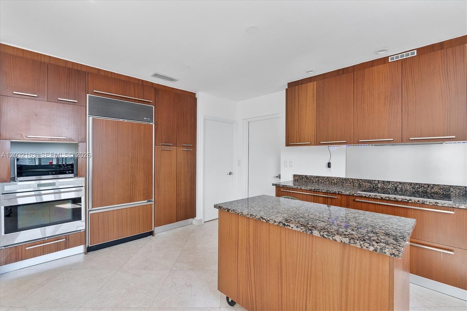 15901 Collins Ave 904 photo 25