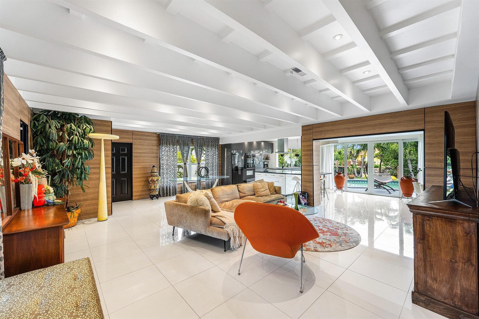 5660 Nassau 5