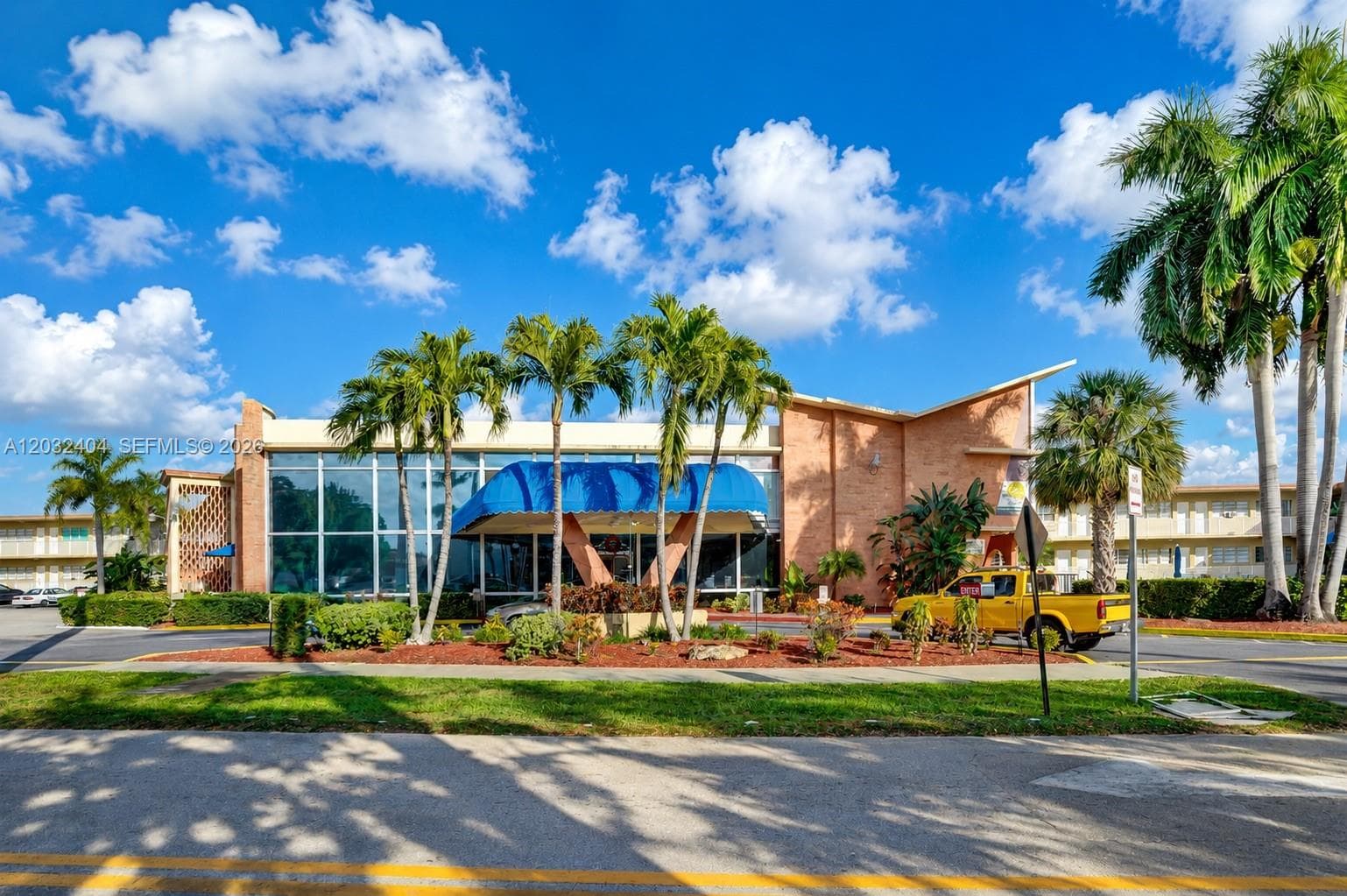 26 Diplomat Pkwy 2325 photo 8
