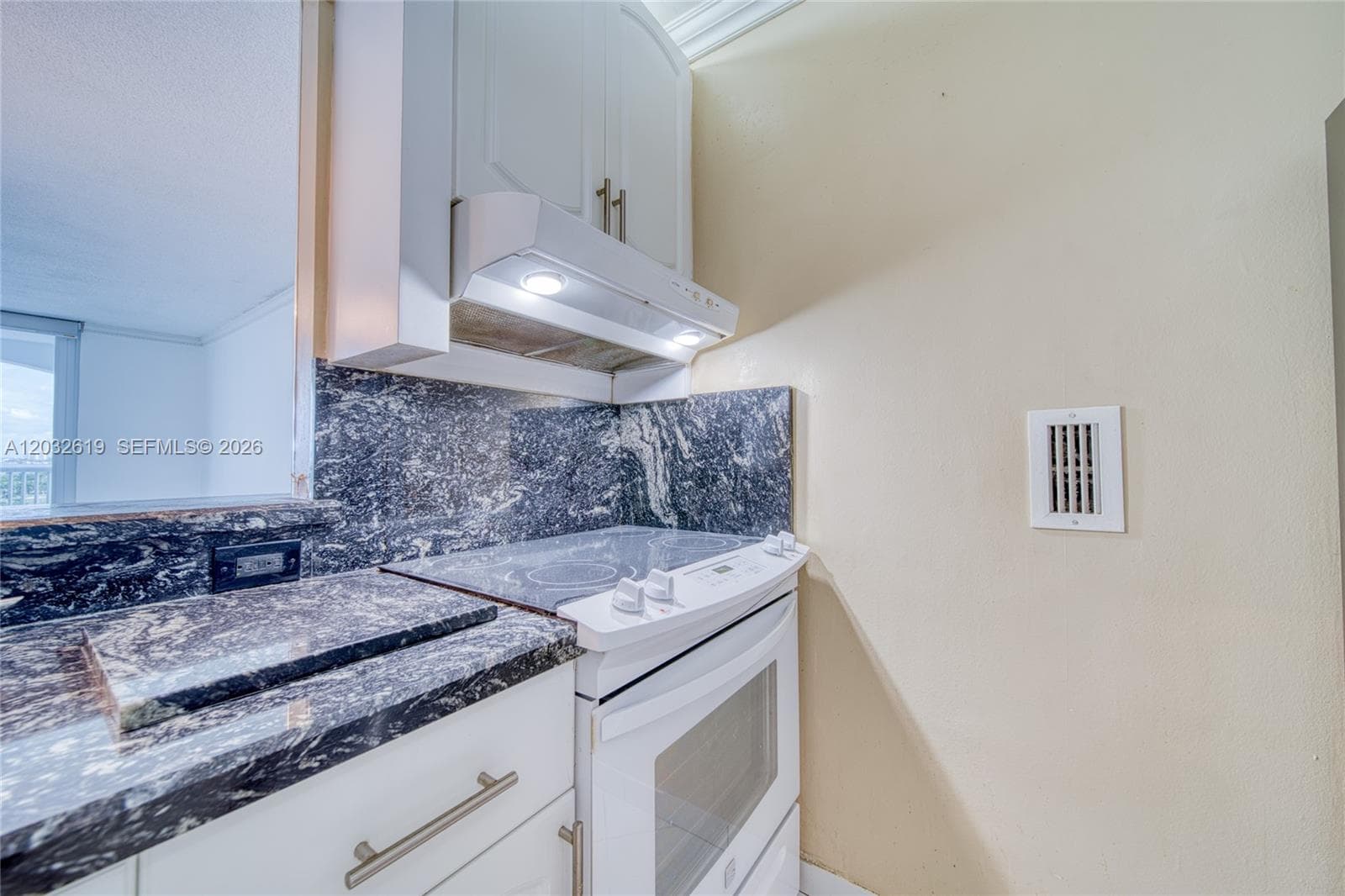 5401 Collins Ave 1135 photo 13