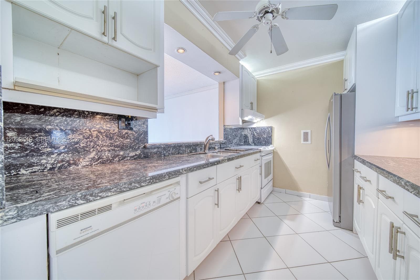 5401 Collins Ave 1135 photo 11
