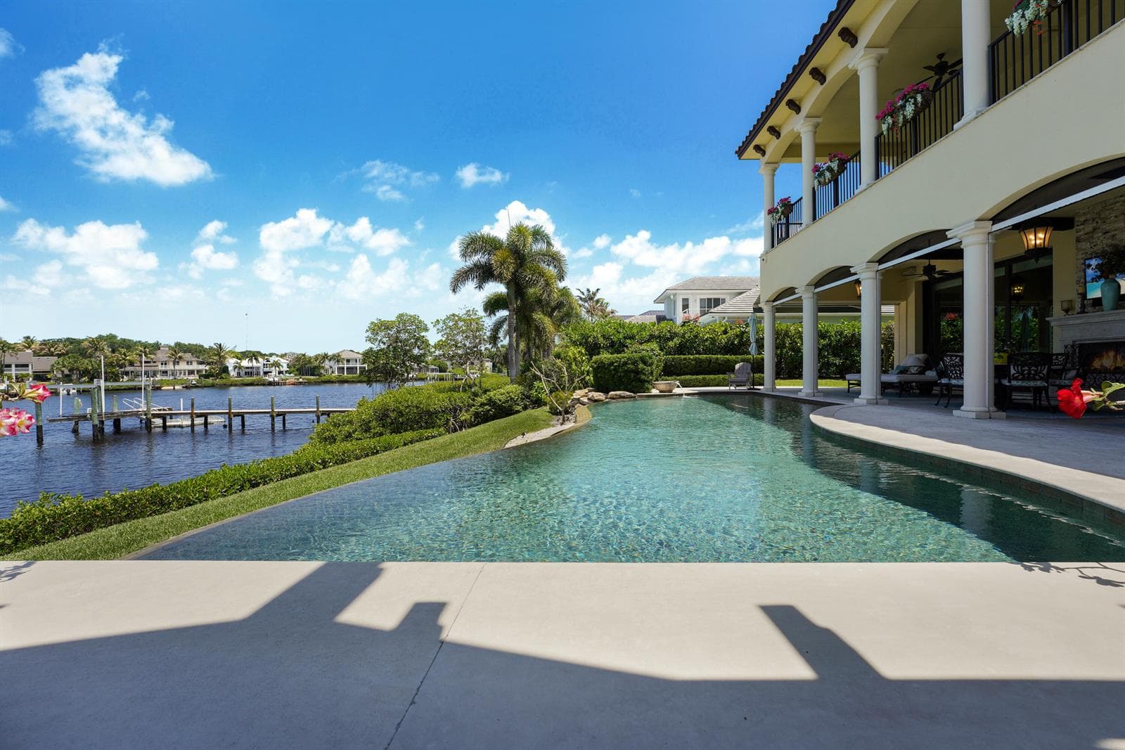 10433 SE Banyan Way photo 3