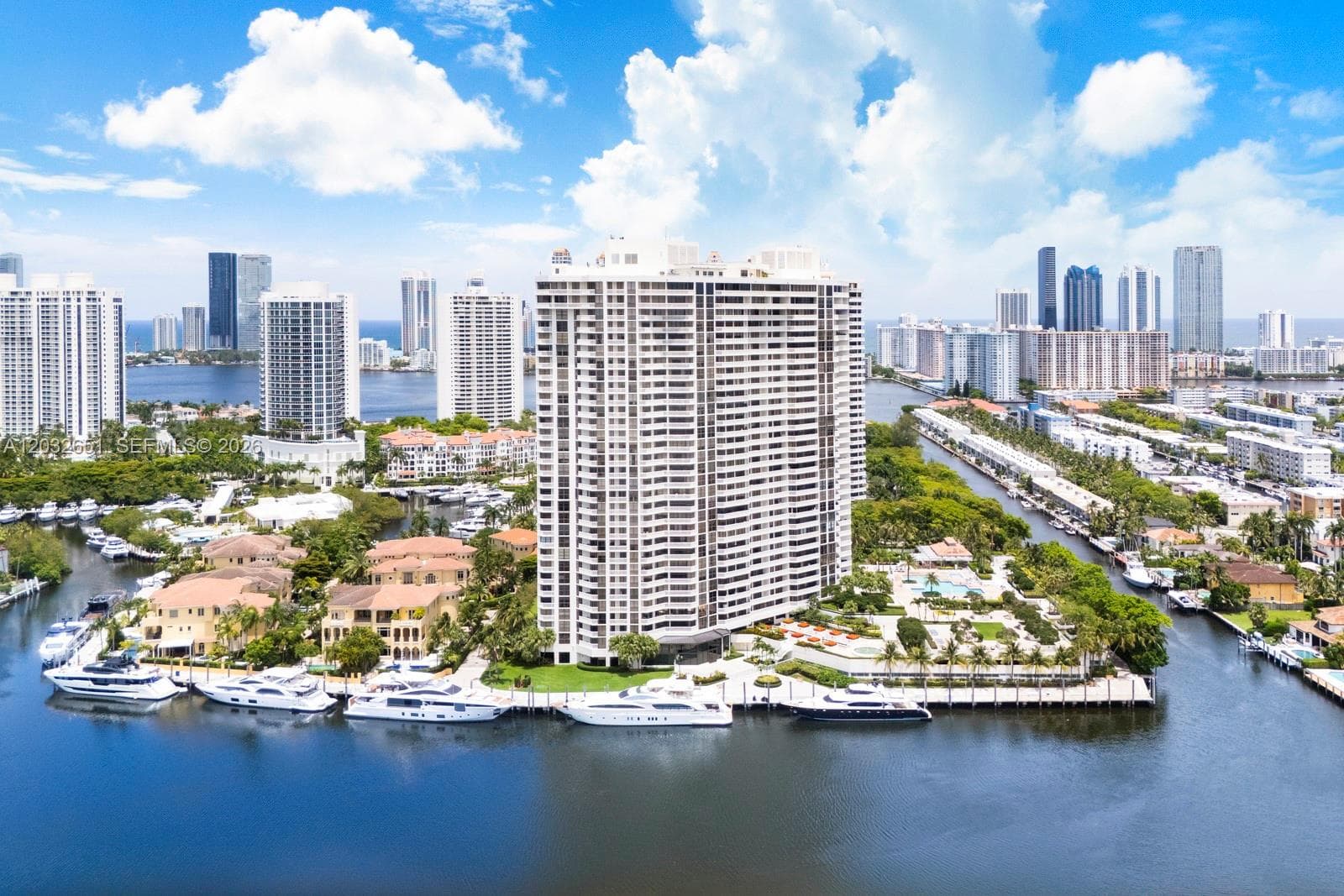 1000 W Island Blvd #911 2