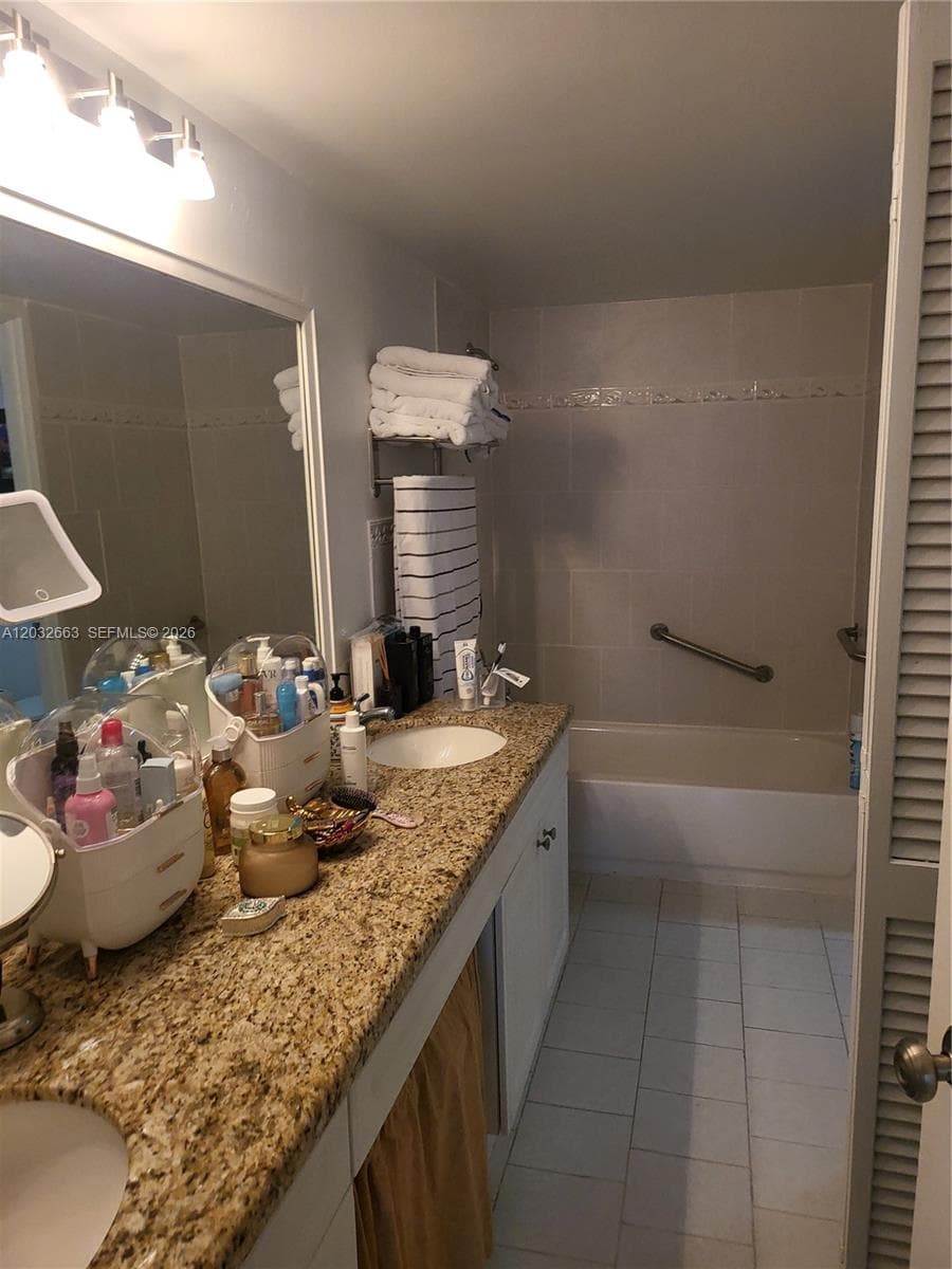 290 174th St M19 photo 15