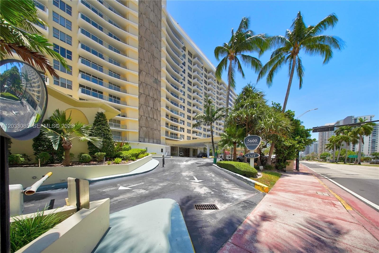 5600 Collins Ave #7W 2