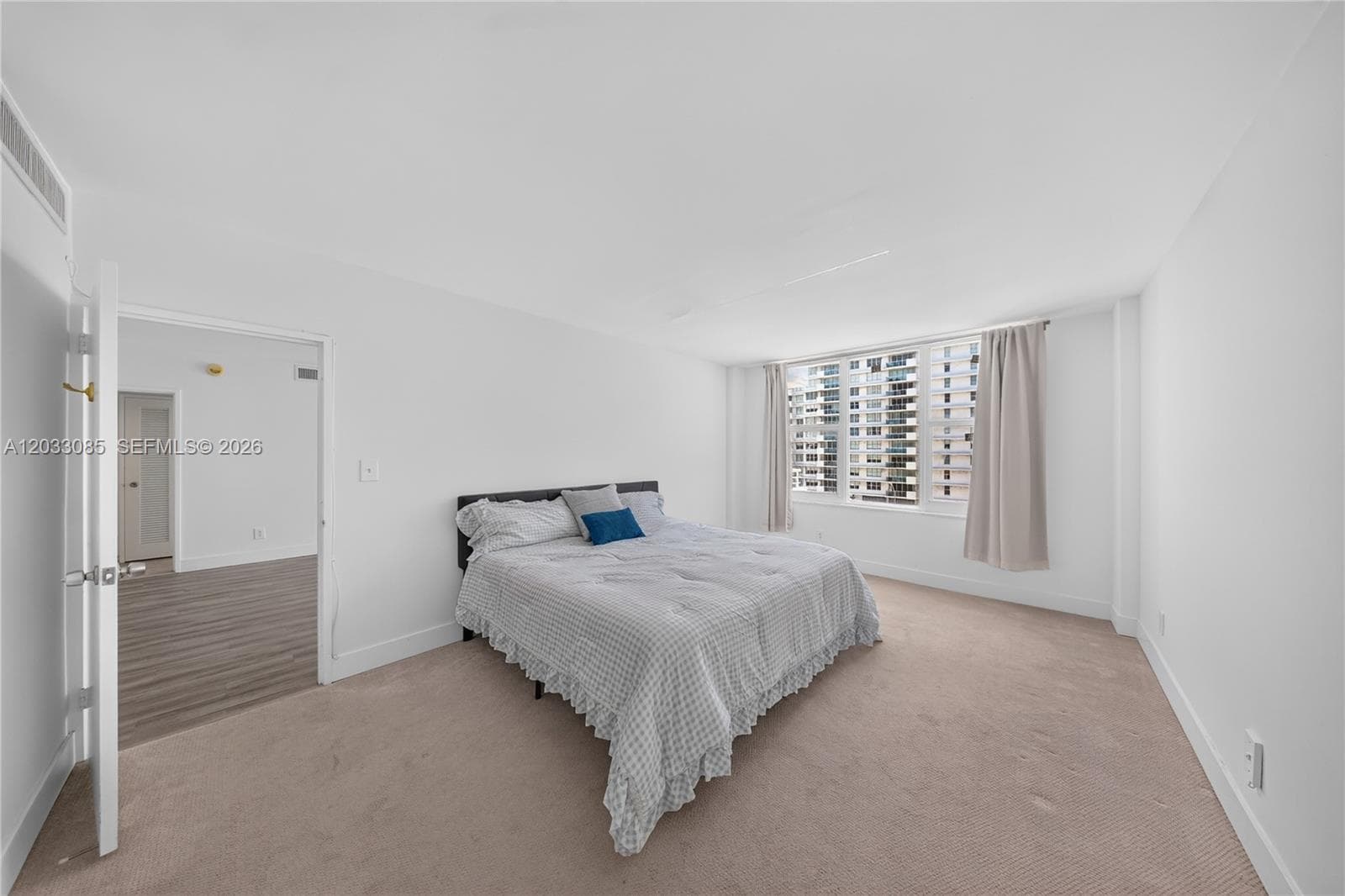 5600 Collins Ave 7W photo 19