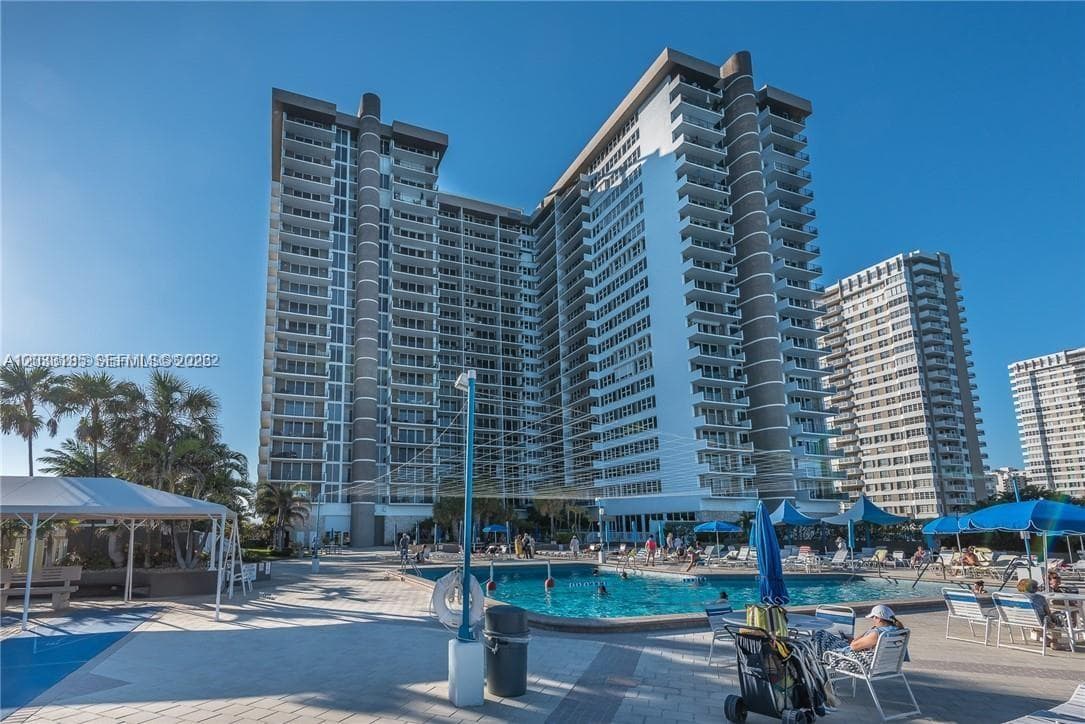 2030 S Ocean Dr 1706 photo 2