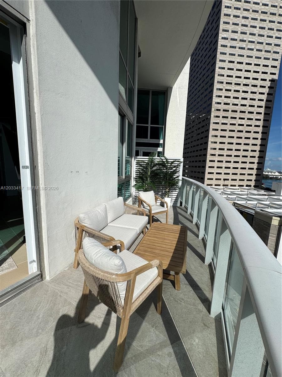 300 S Biscayne Blvd L-1218 photo 22