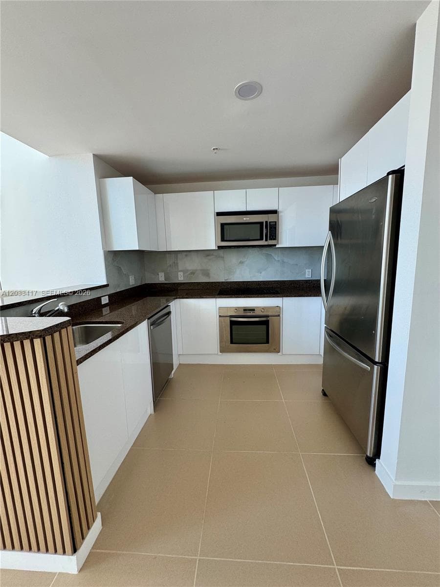 300 S Biscayne Blvd L-1218 photo 3