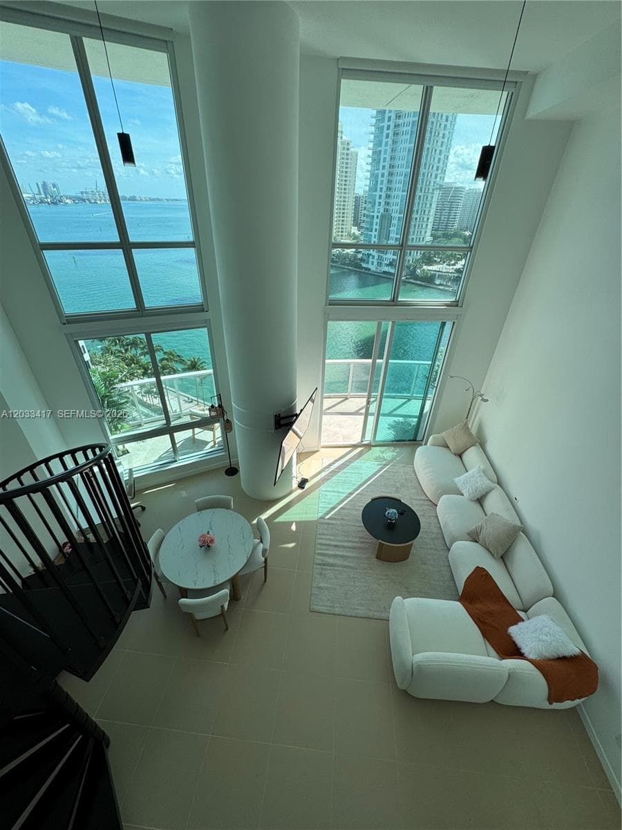 300 S Biscayne Blvd L-1218 photo 1