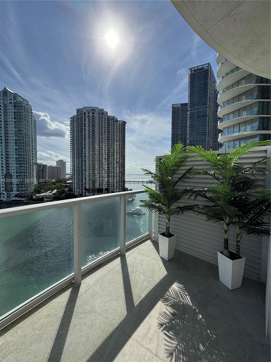 300 S Biscayne Blvd L-1218 photo 20