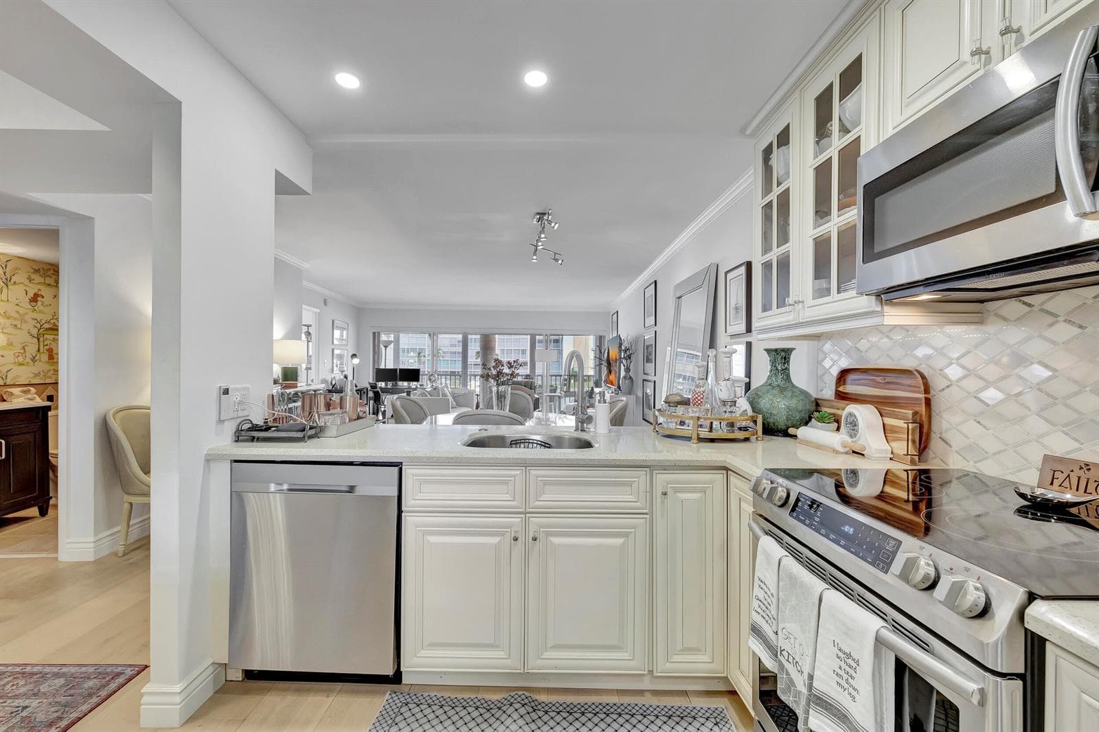 1537 E Hillsboro Boulevard #239 5