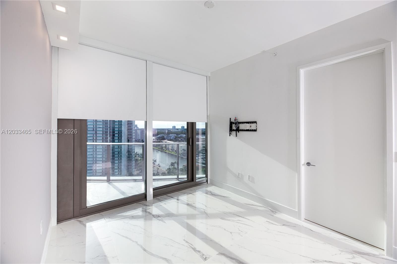 15701 E COLLINS 1403 photo 13