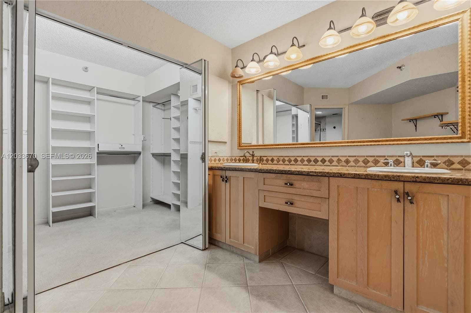 19195 NE 36th Ct 2410 photo 6