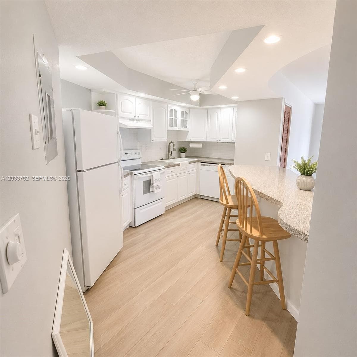 800 Parkview Dr 512 photo 17