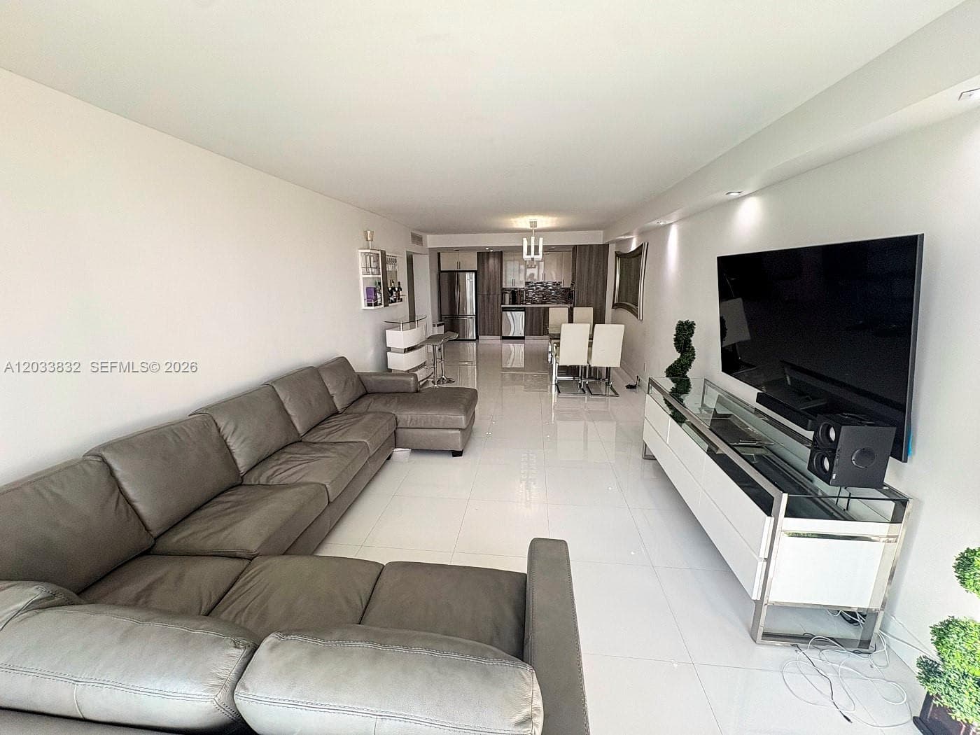 19380 Collins Ave 827 photo 16
