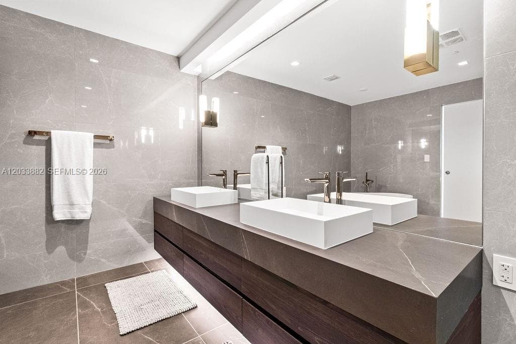 1116 N Ocean Blvd 1205 photo 20