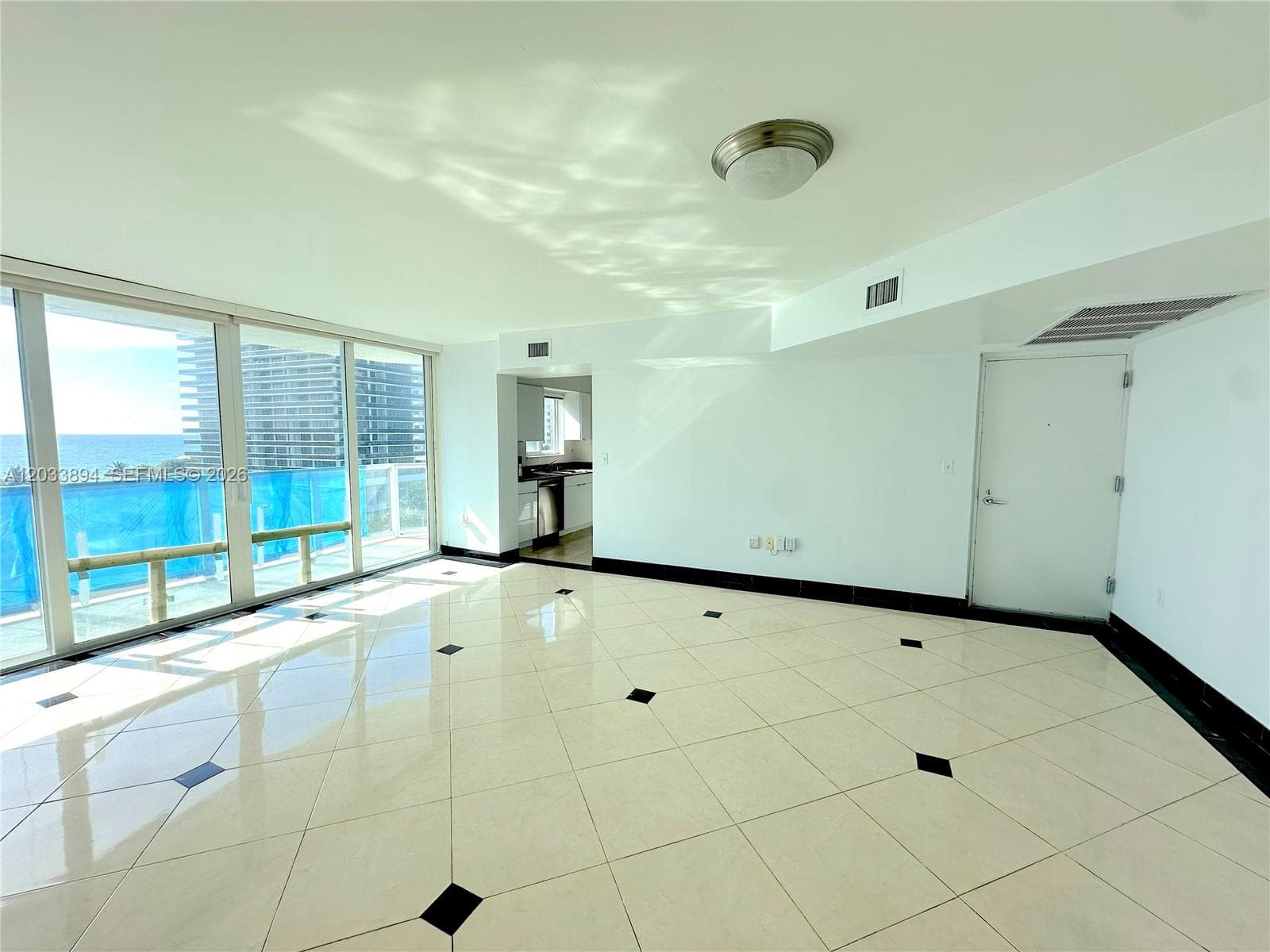 5900 Collins Ave #906 2