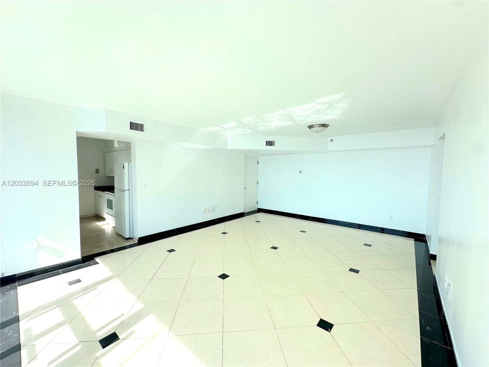 5900 Collins Ave #906 3