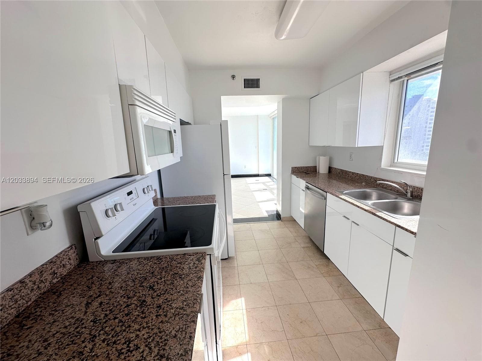 5900 Collins Ave #906 5