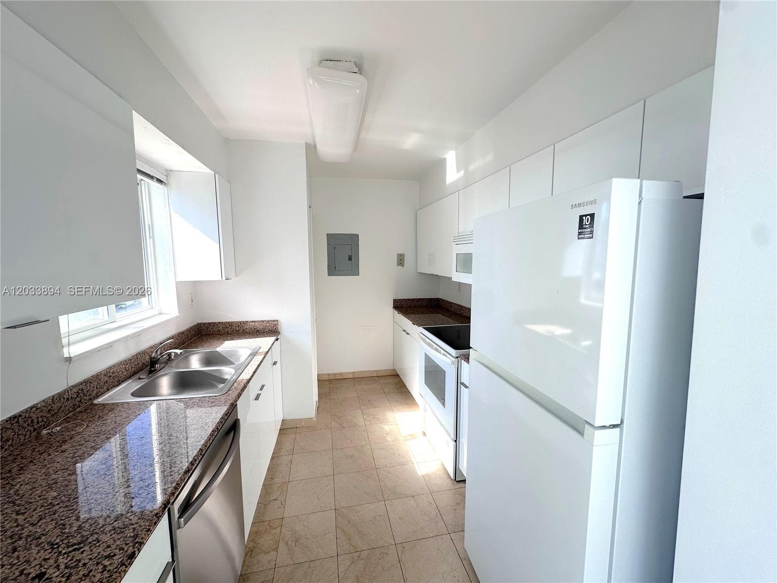 5900 Collins Ave #906 4