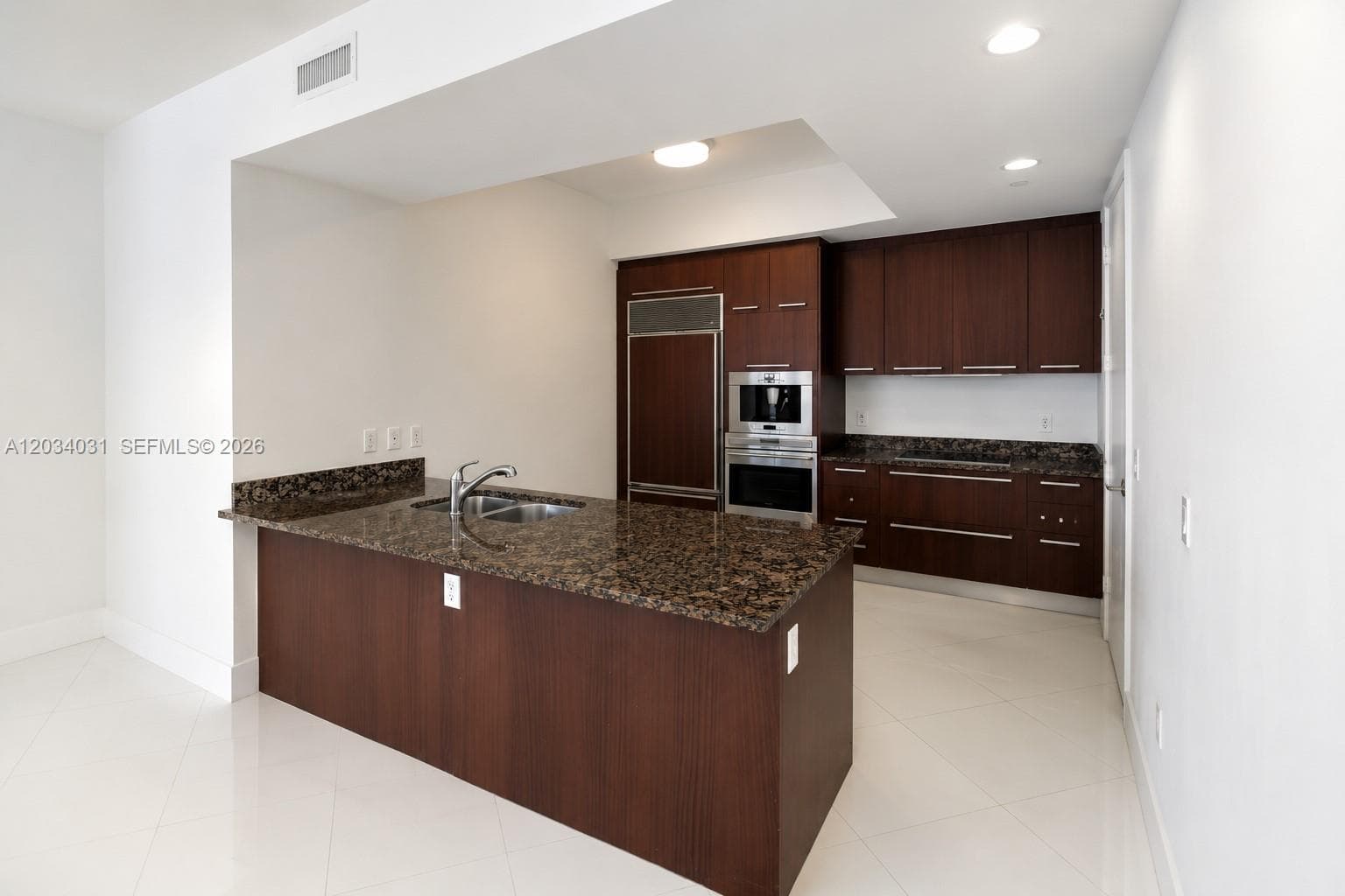15901 Collins Ave 403 photo 7