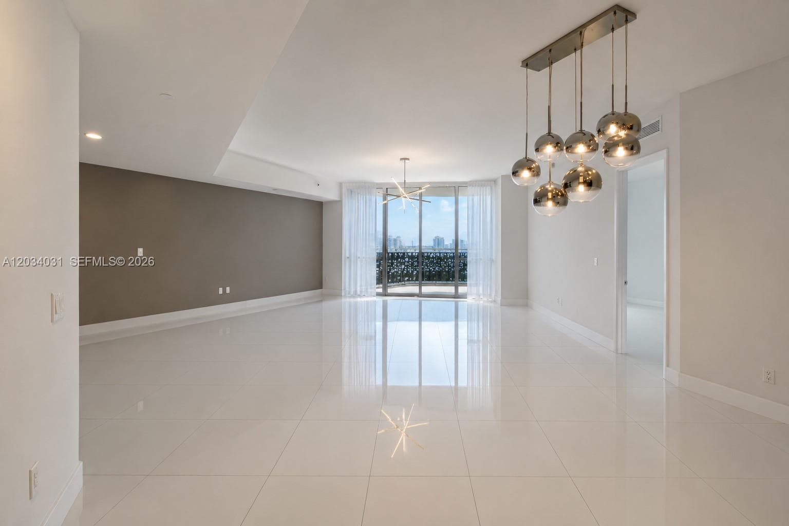 15901 Collins Ave 403 photo 4