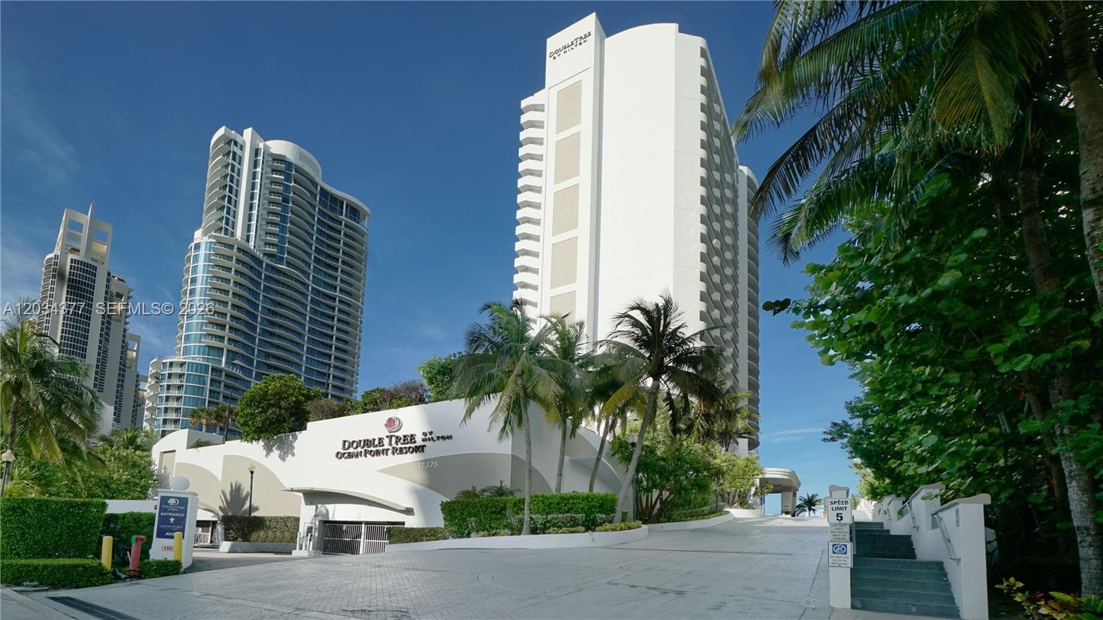 17375 Collins Ave 2304 photo 2