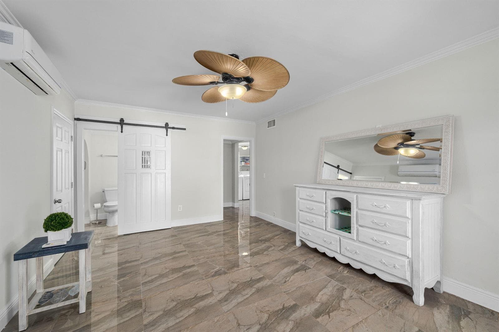 121 Queen Eugenia Court photo 22