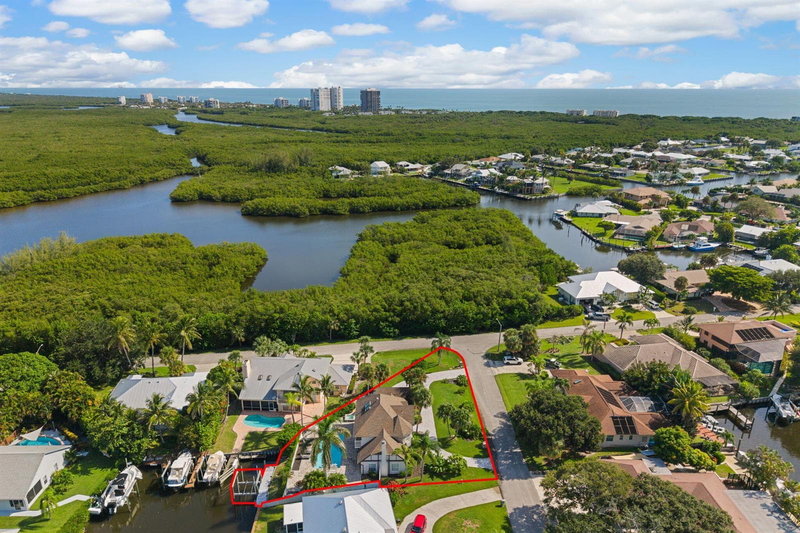 121 Queen Eugenia Court 5