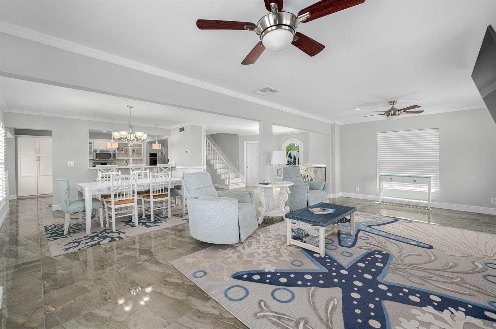 121 Queen Eugenia Court photo 10
