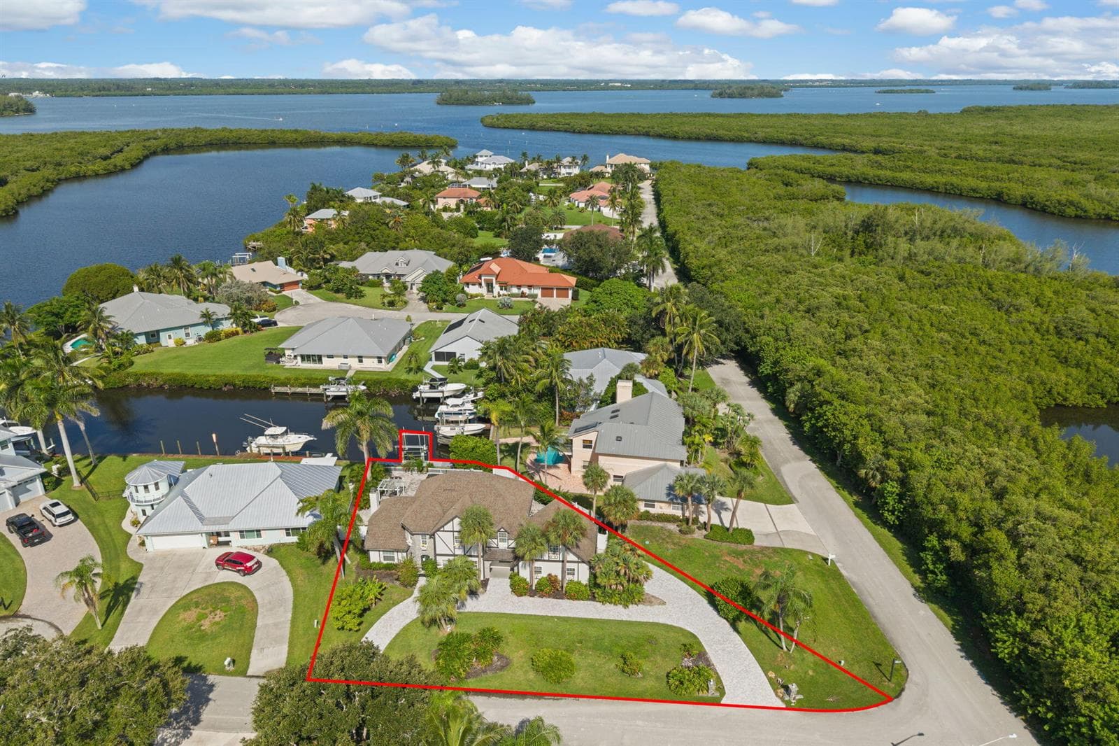 121 Queen Eugenia Court 4