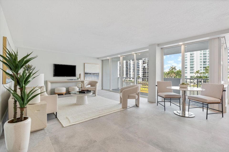 2800 E Sunrise Boulevard #4c 1