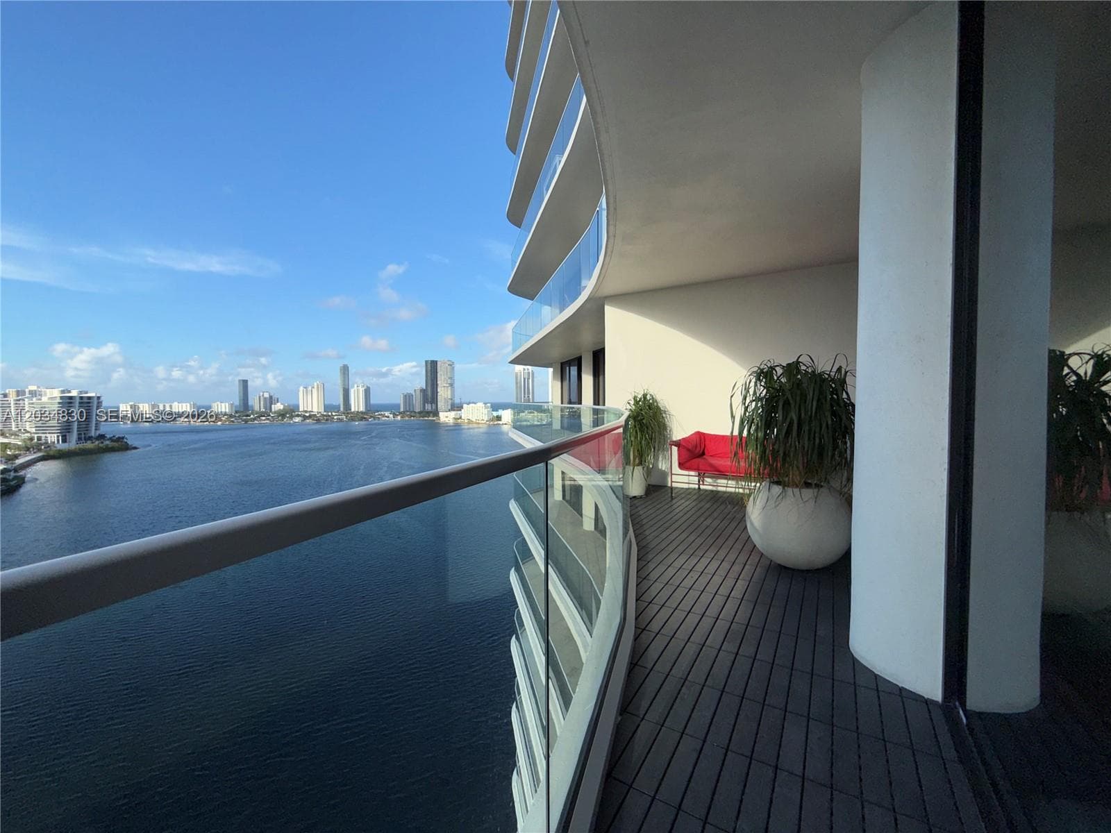 2800 Island Blvd 1803 photo 2