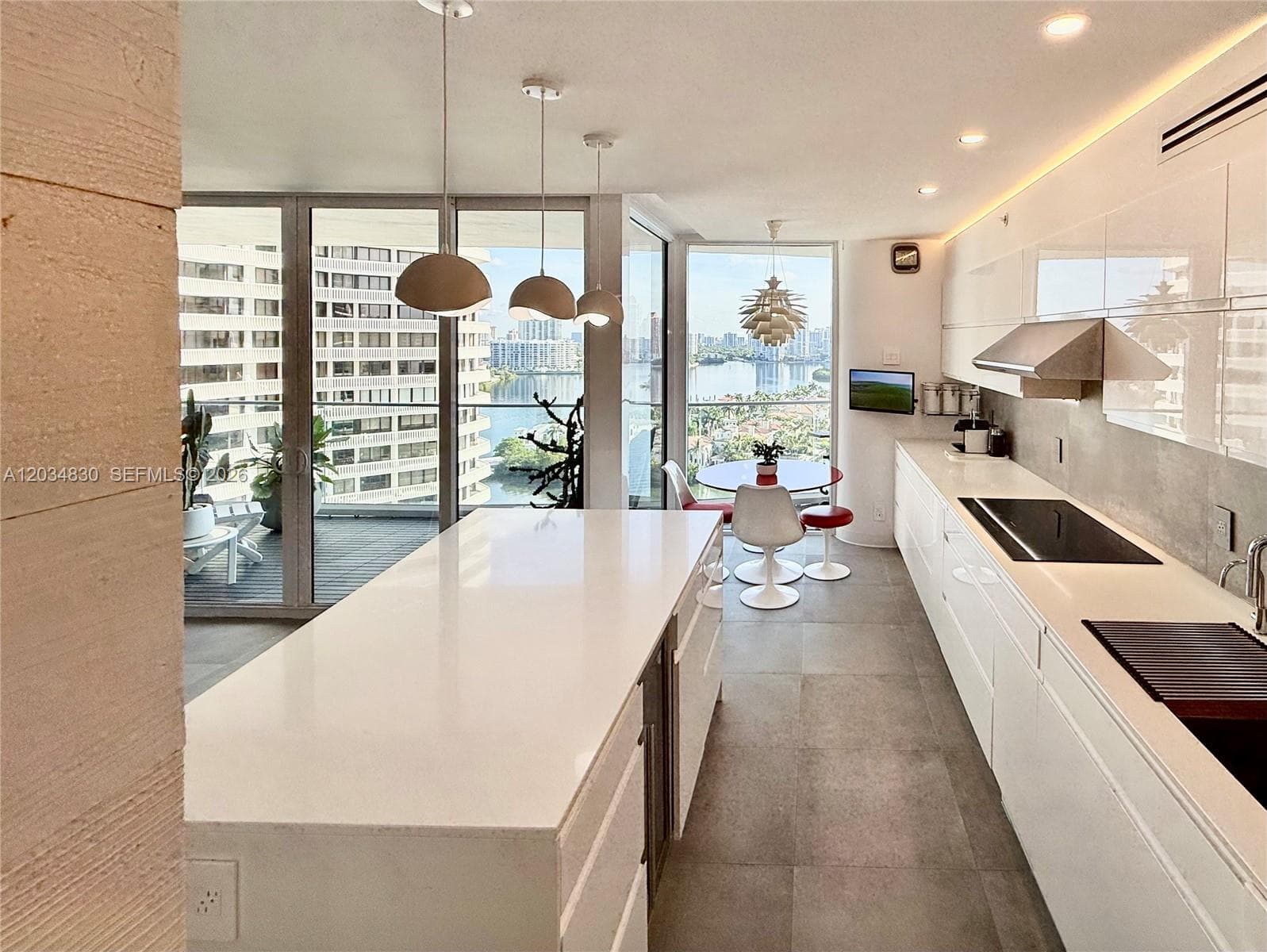 2800 Island Blvd 1803 photo 13
