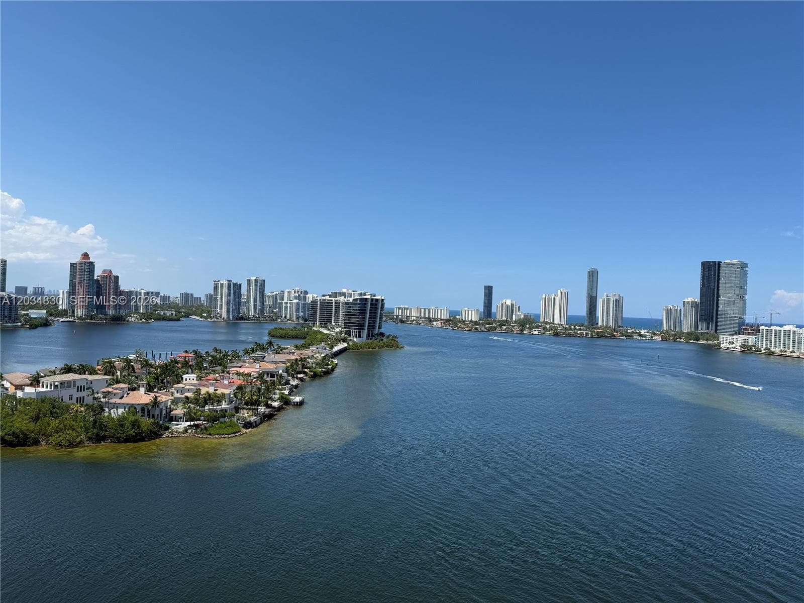 2800 Island Blvd 1803 photo 3
