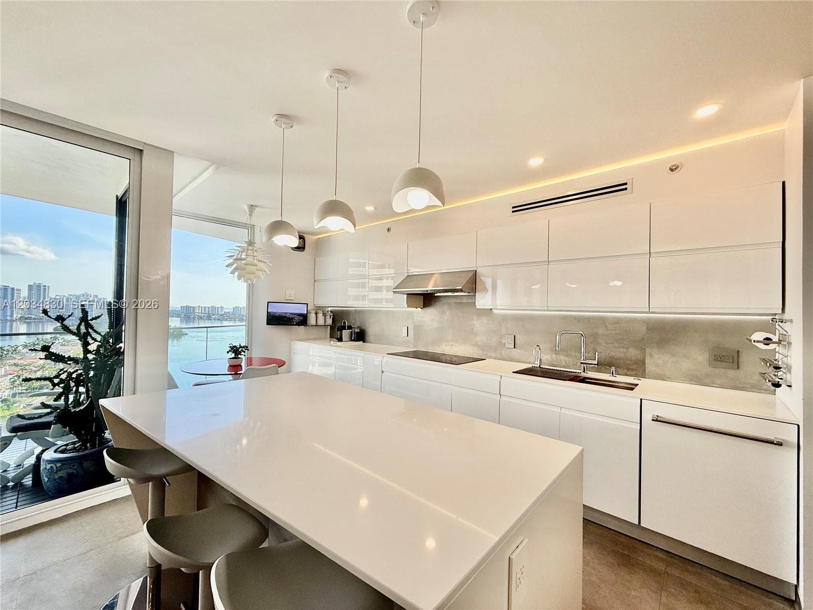 2800 Island Blvd 1803 photo 15