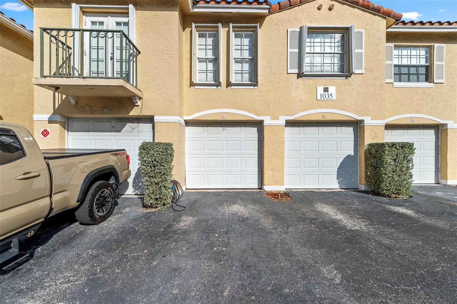 1035 Lake Shore Drive #105 2