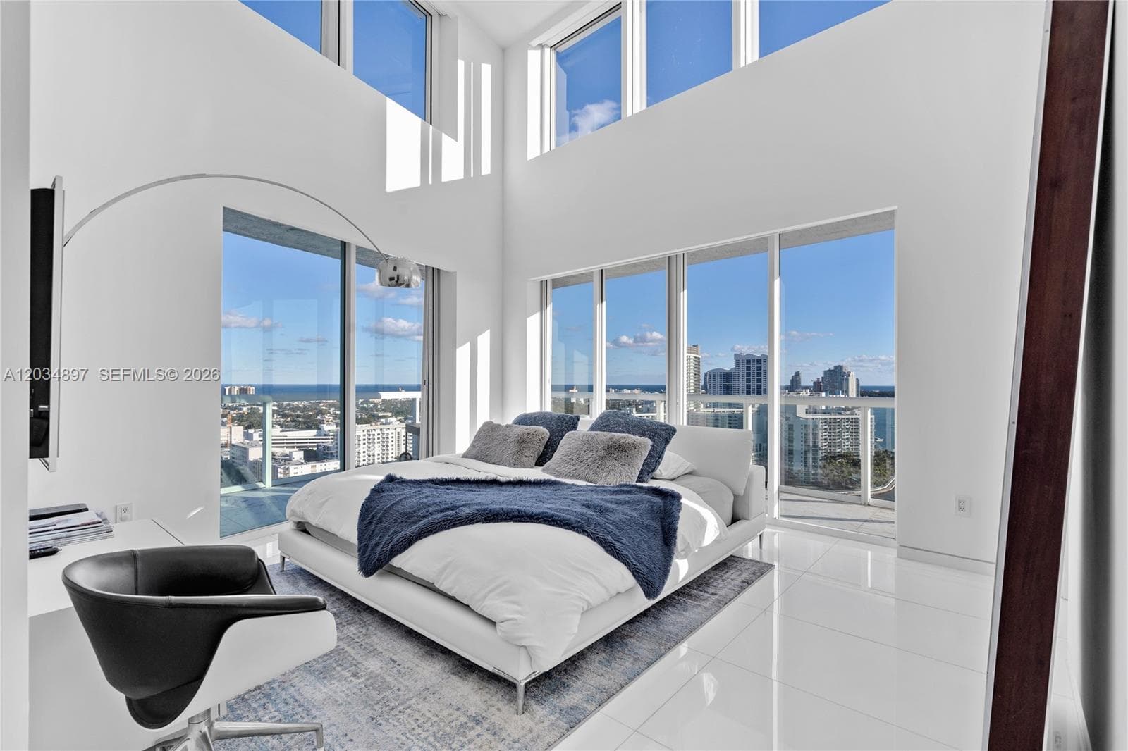 10 Venetian Way PH04 photo 12