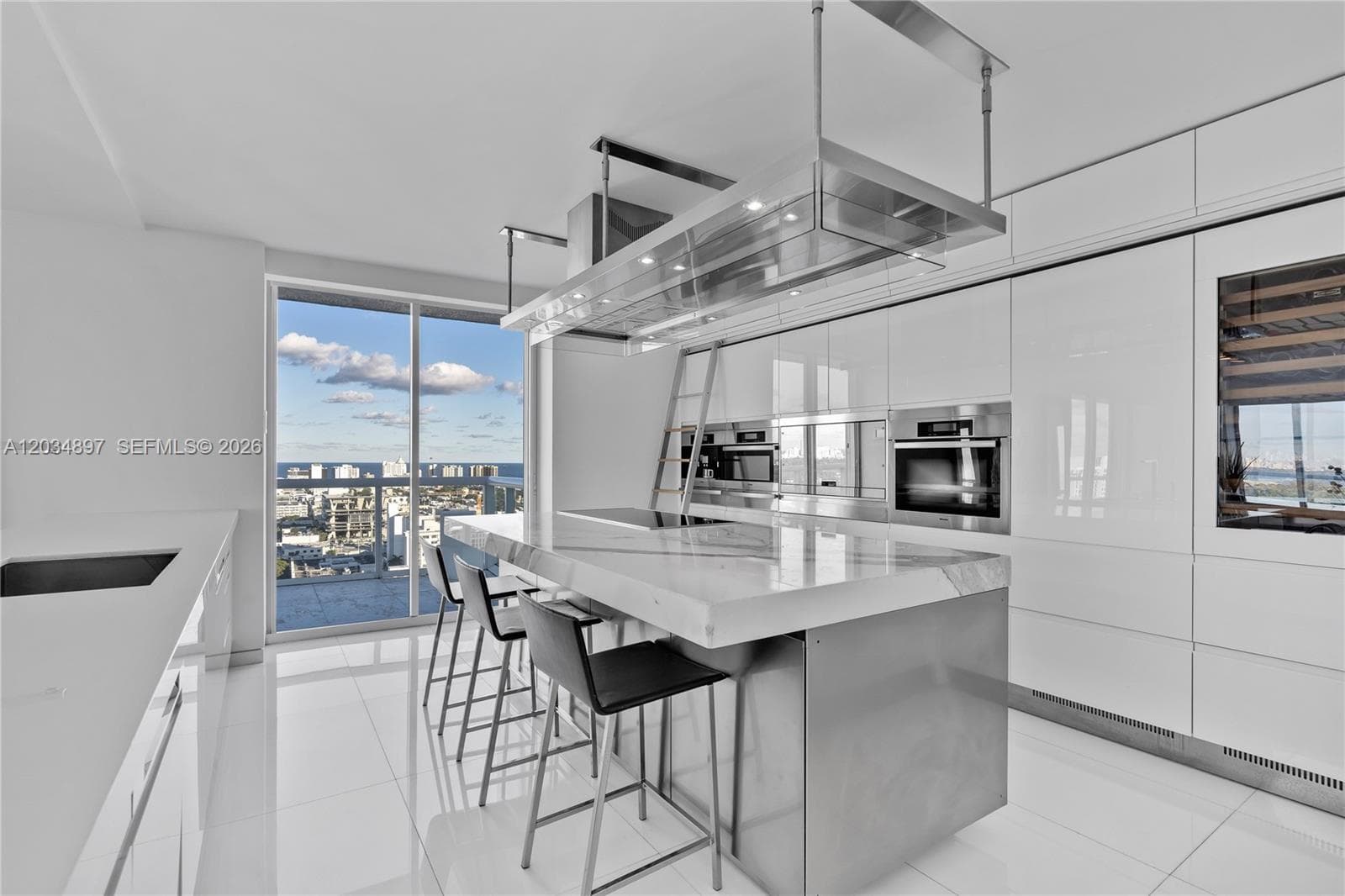10 Venetian Way PH04 photo 5