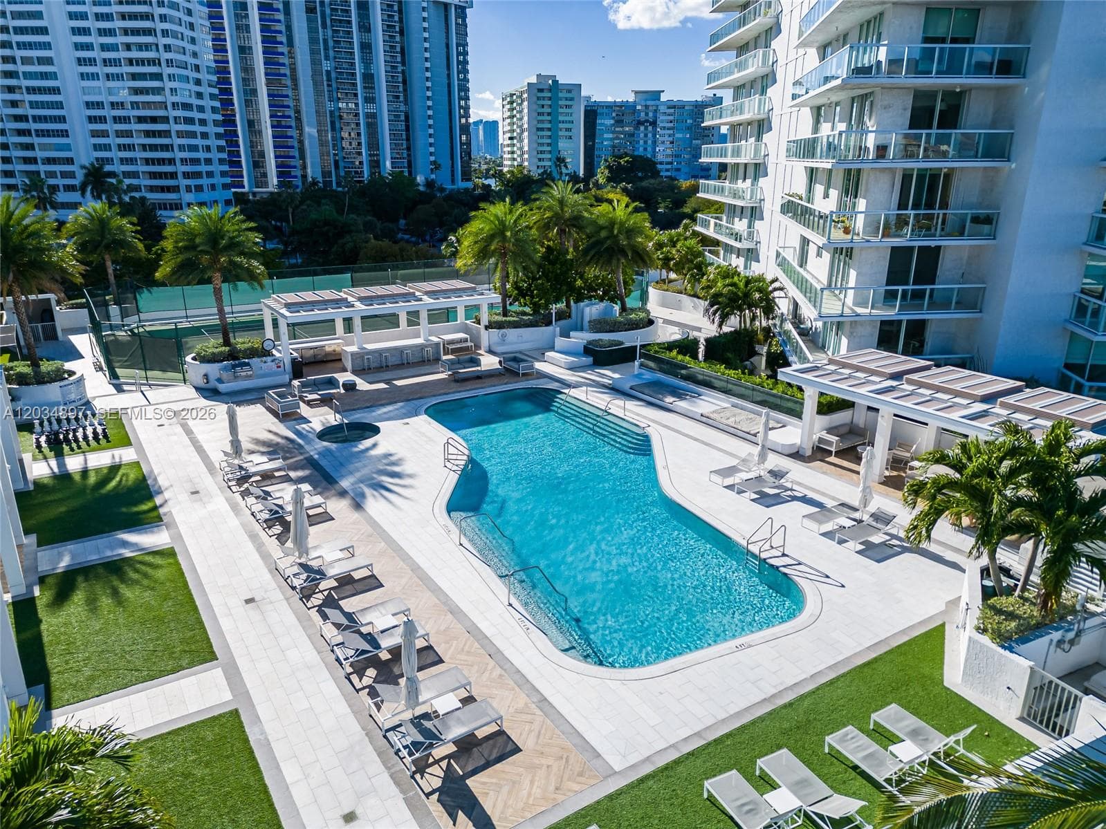 10 Venetian Way PH04 photo 14