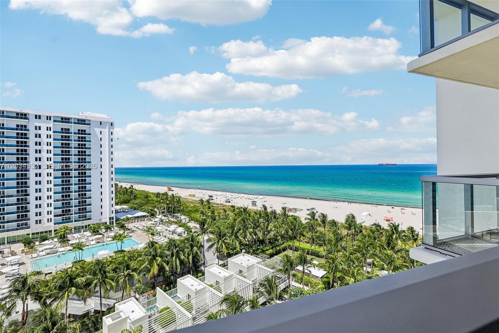 2201 Collins Ave 1019 photo 2