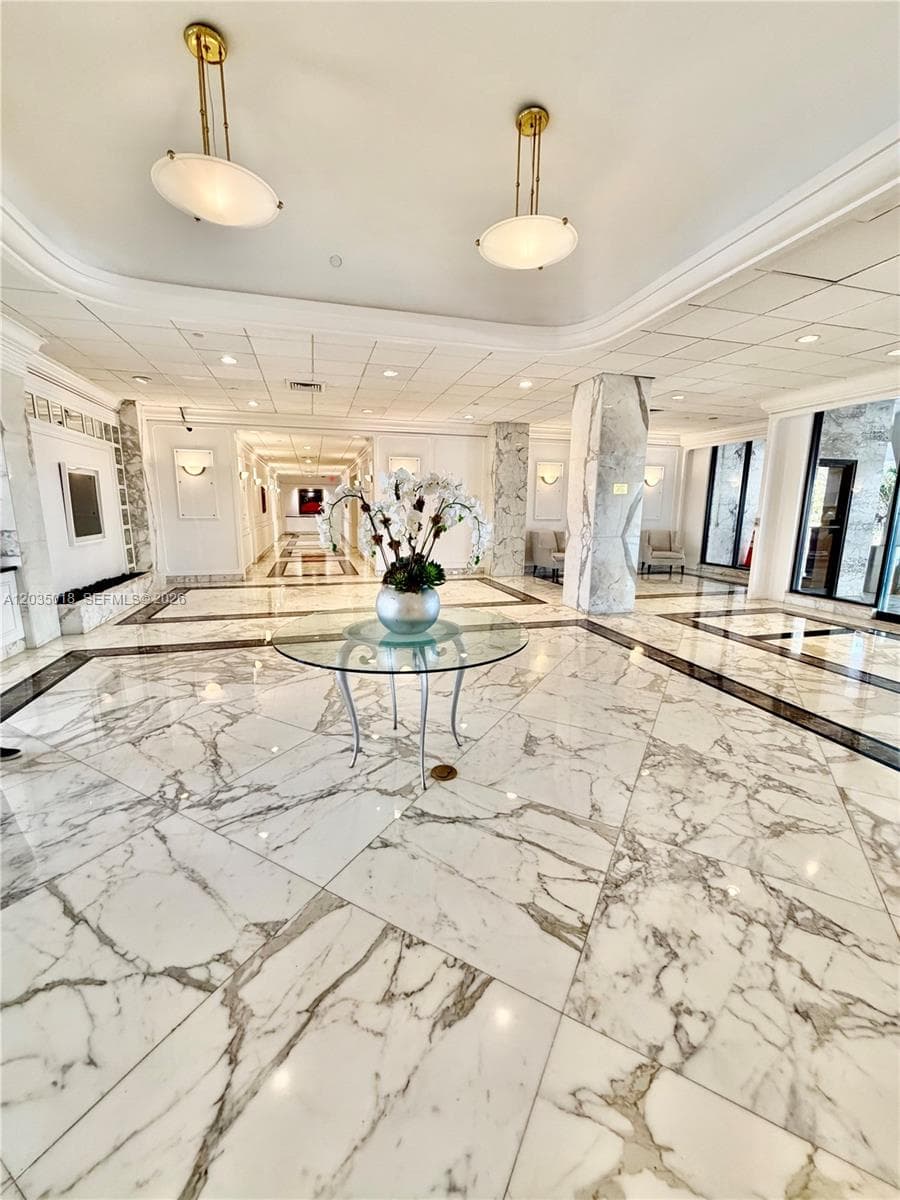 5700 Collins Ave #14M 1